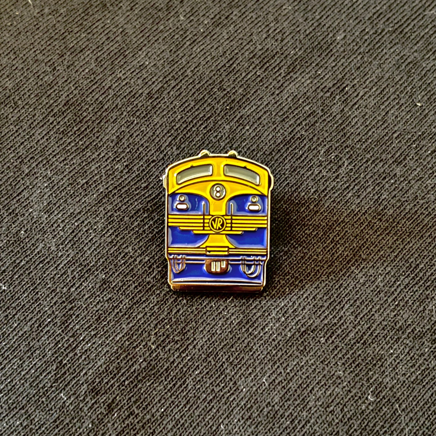 NEW!! MEL VIC train pin (VR B83 loco)