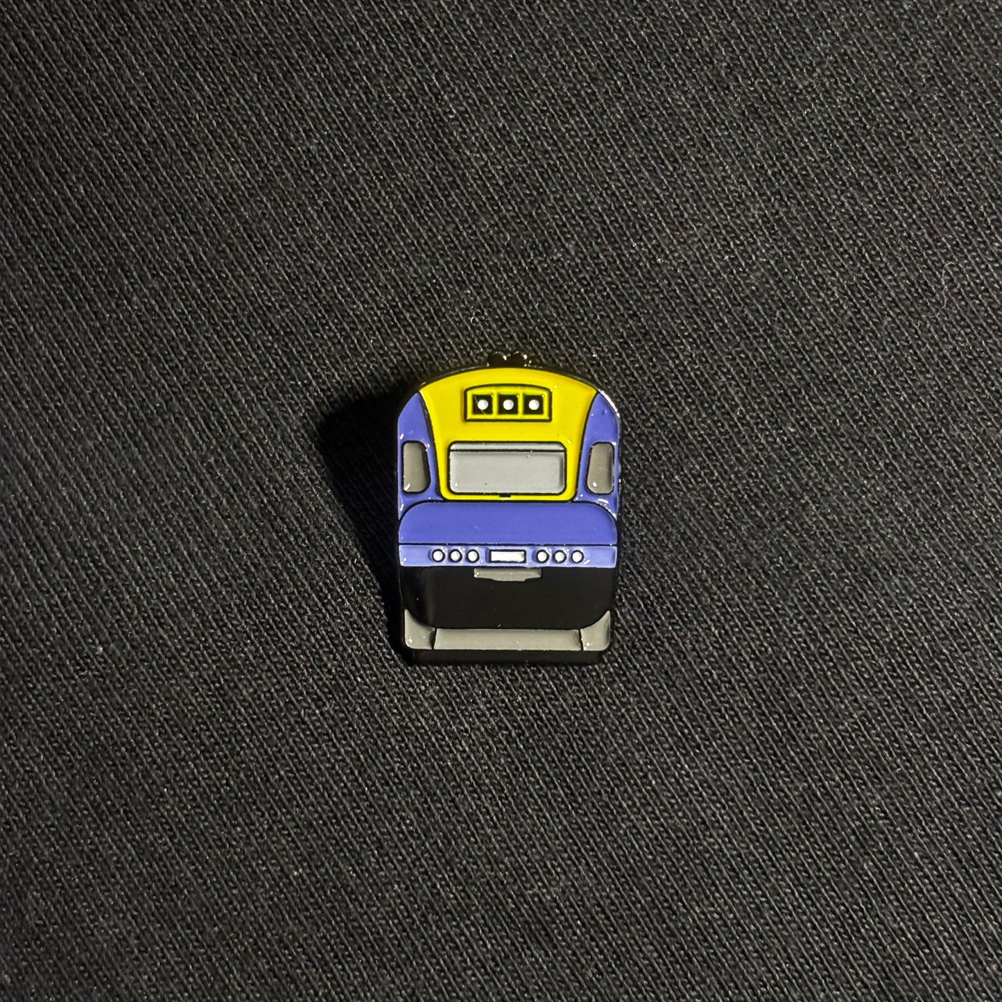 SYD NSW train pin (XPT)