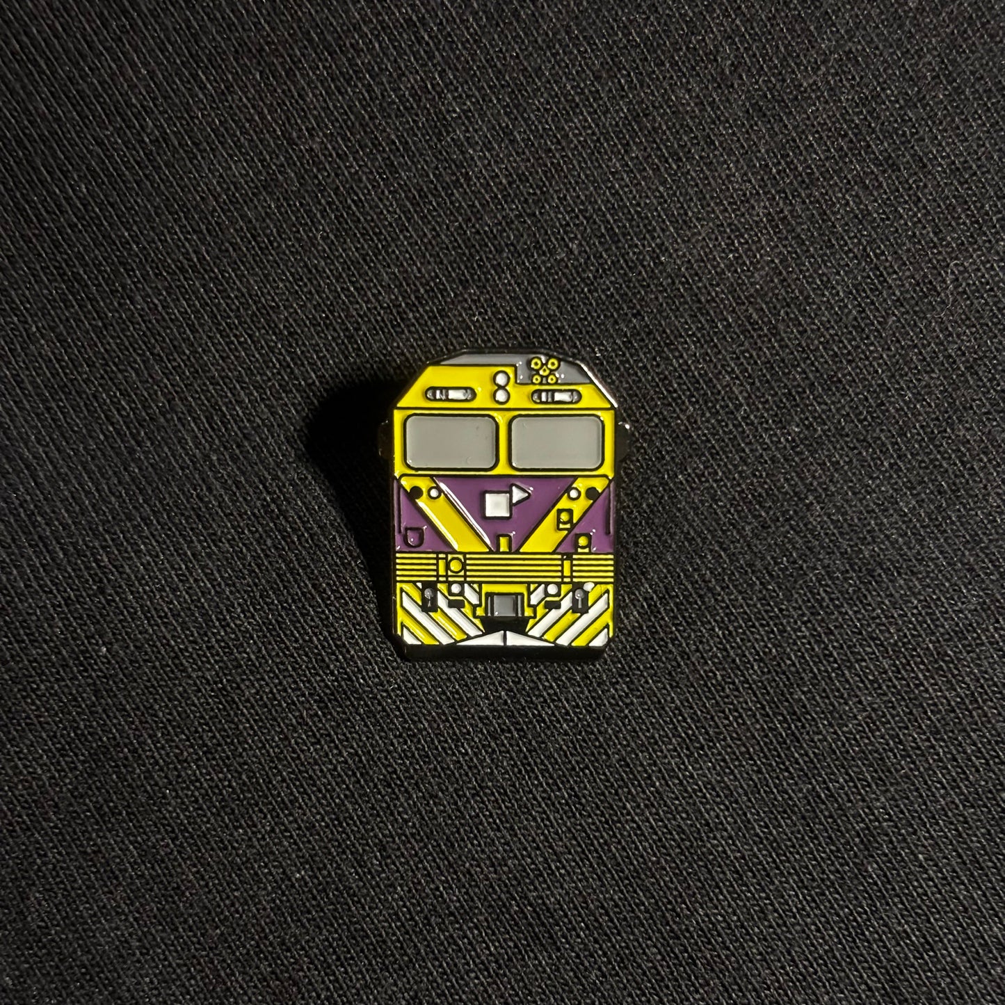 MEL VIC train pin (N Class loco dark purple)